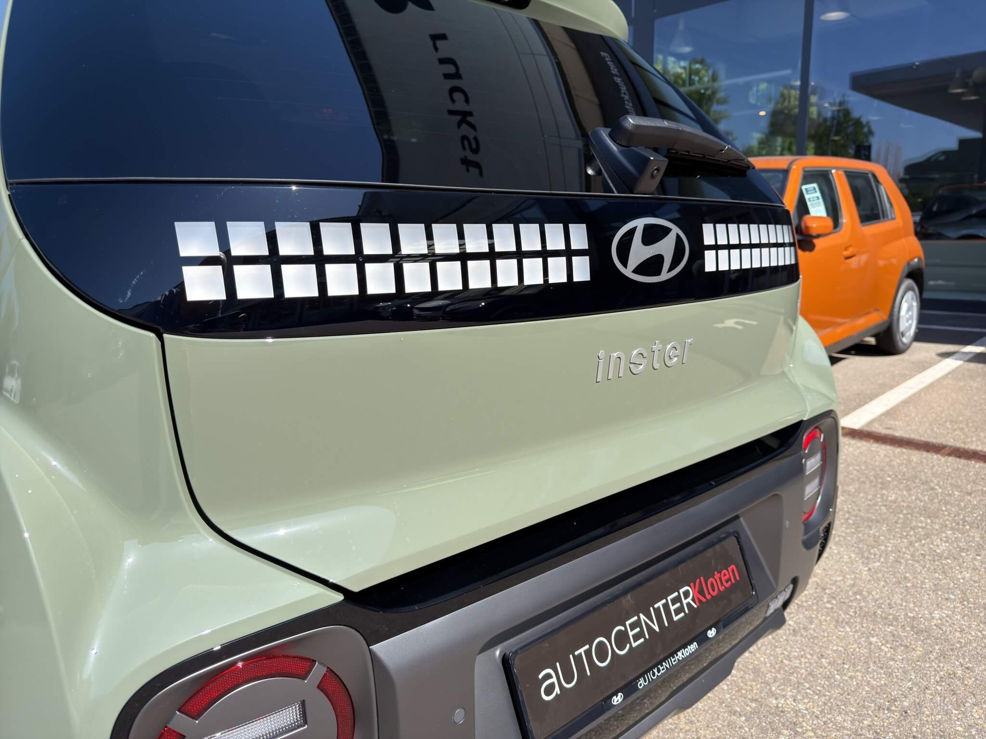 HYUNDAI Inster 49 kWh Electric Vertex Cross-image-13