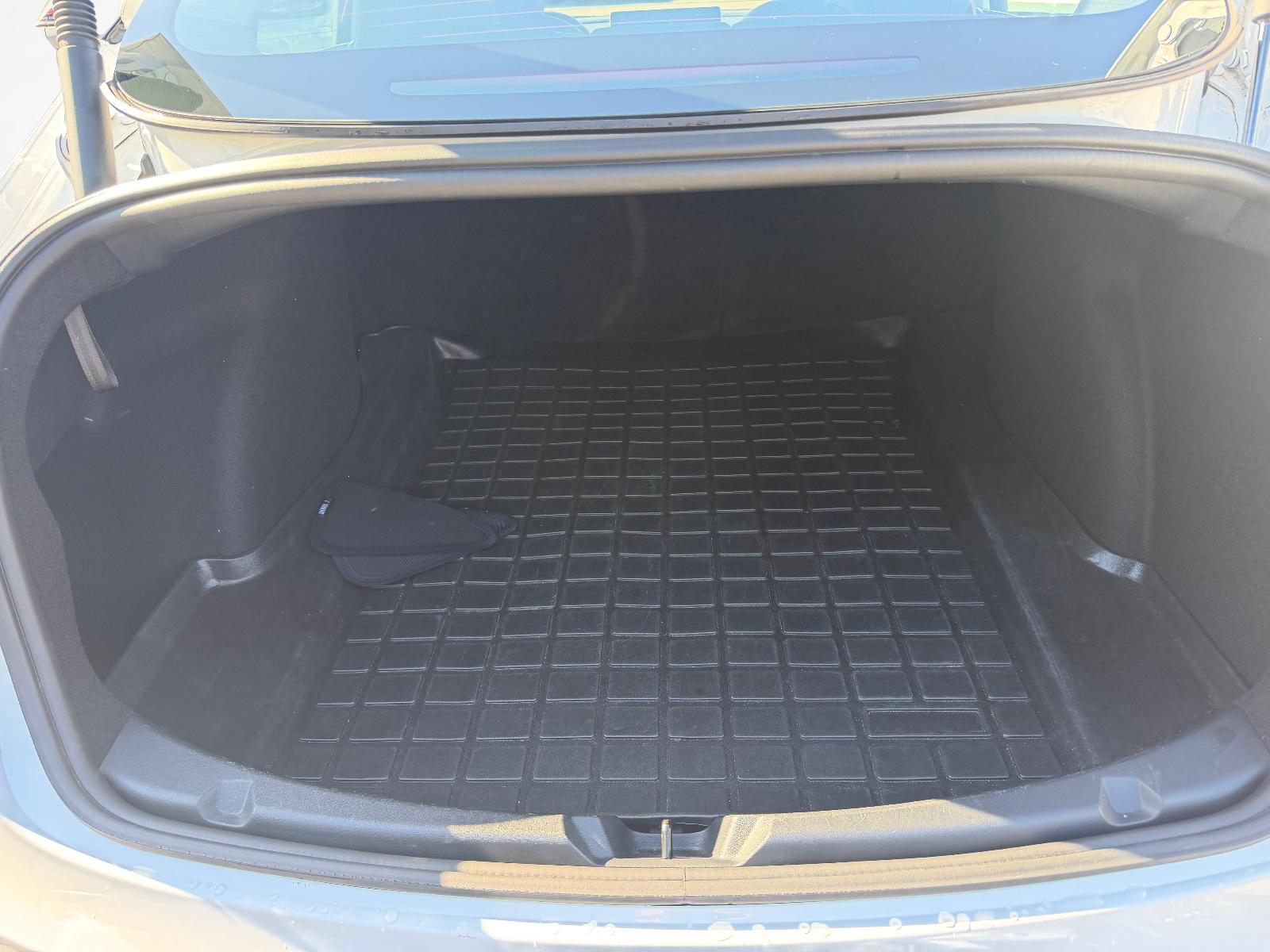TESLA Model 3 Long Range D-image-9