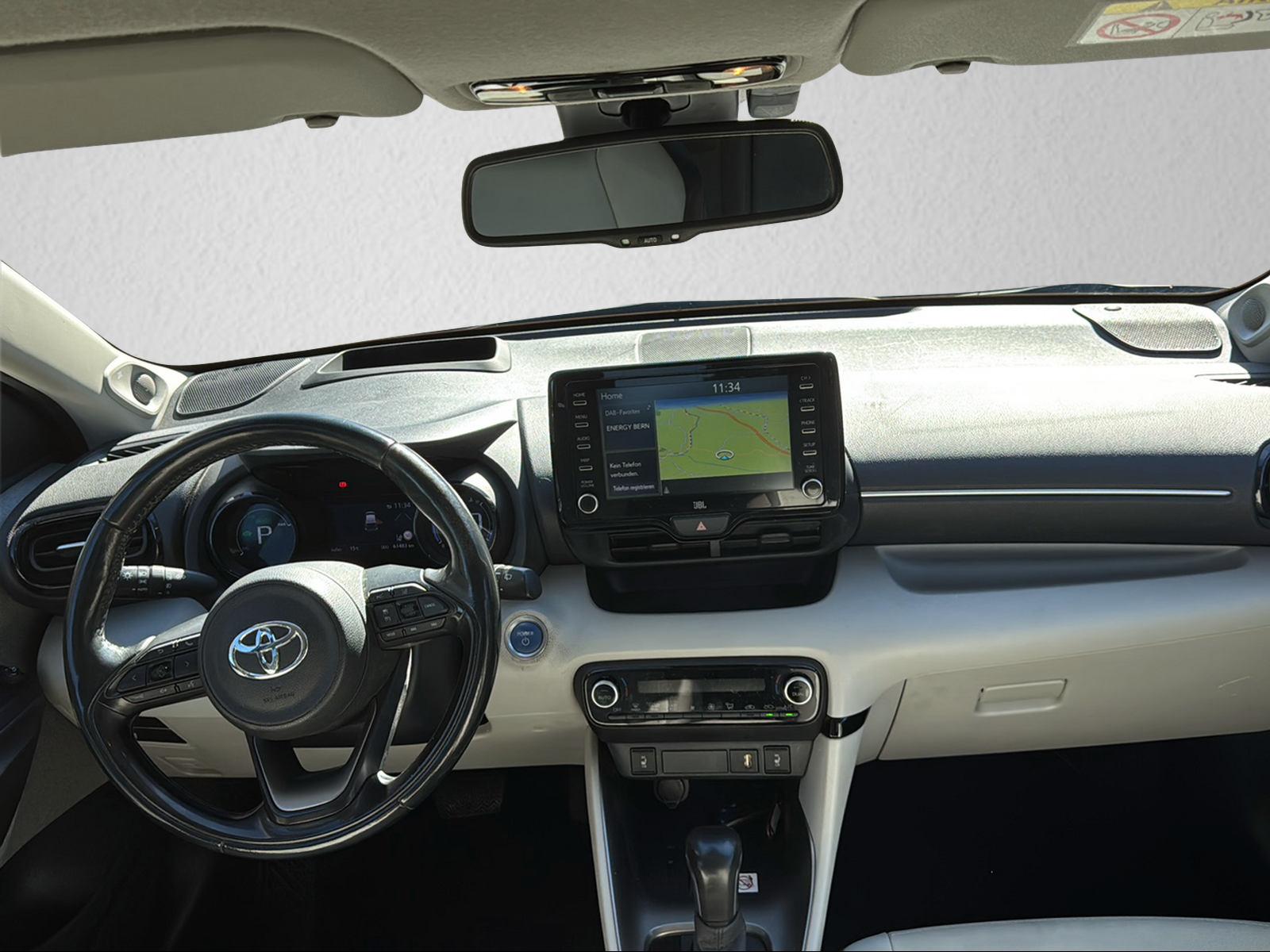 TOYOTA Yaris 1.5 VVT-i HSD Premium-image-12