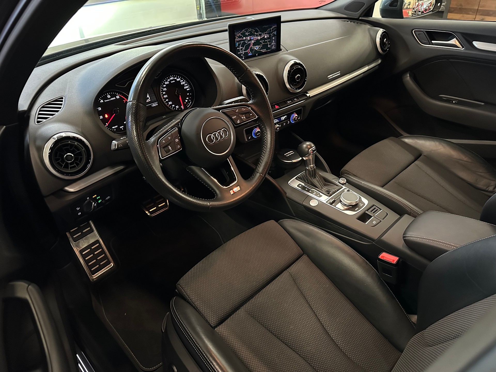 AUDI A3 Sportback 1.5 TFSI S-tronic Sport-image-9