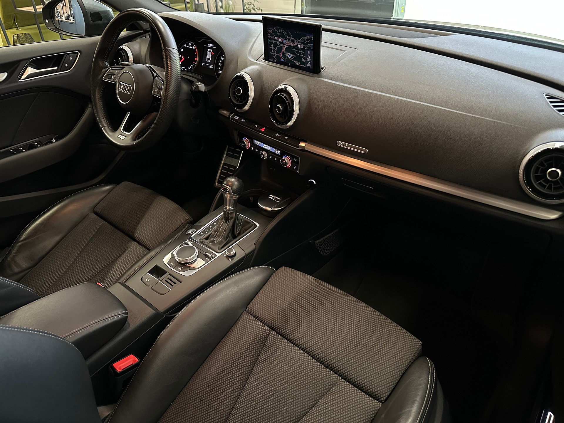 AUDI A3 Sportback 1.5 TFSI S-tronic Sport-image-12