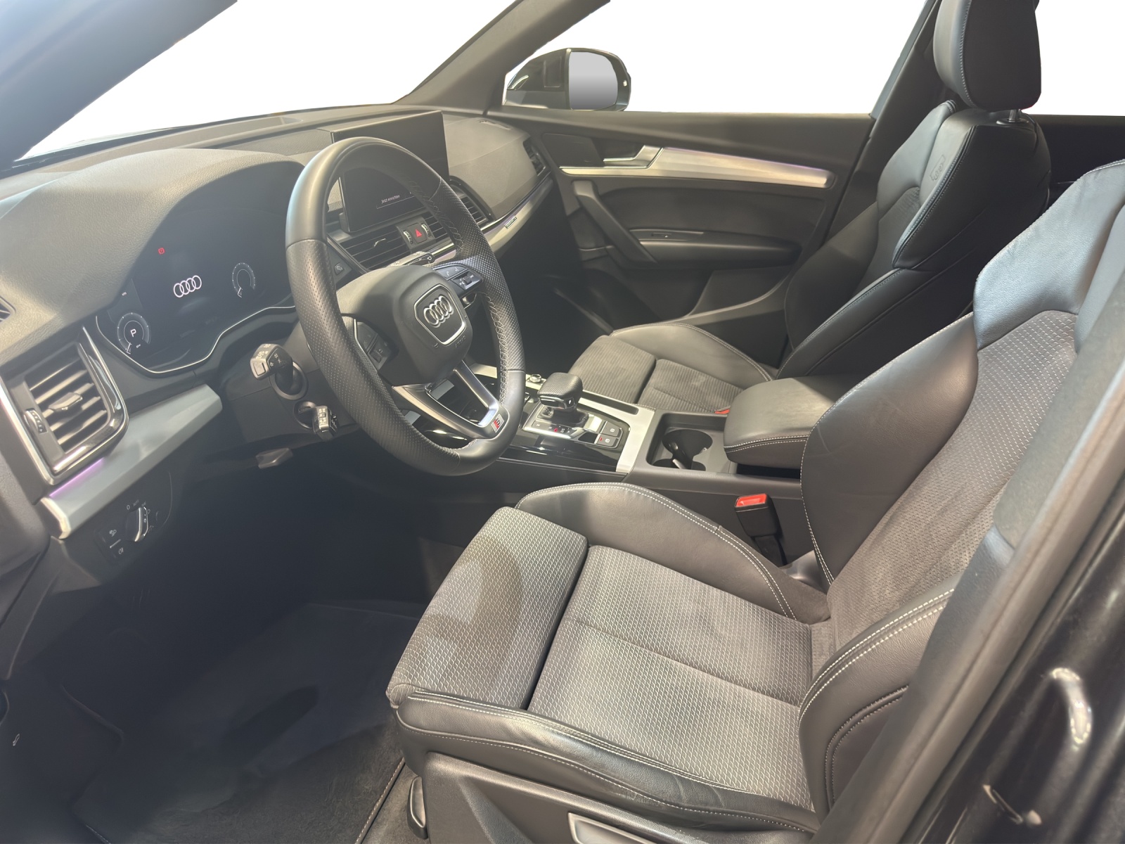 AUDI Q5 50 TFSI e PHEV S line quattro S-tronic-image-9