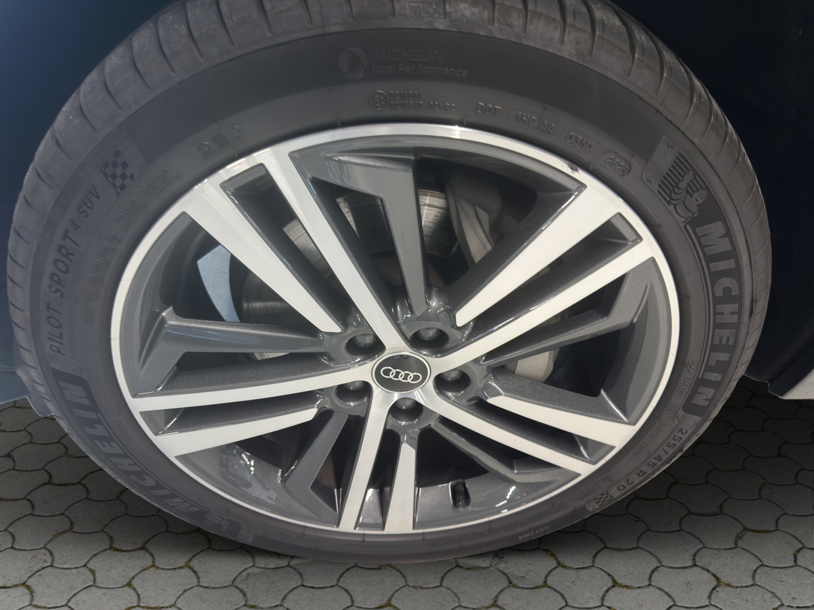 AUDI Q5 50 TFSI e PHEV S line quattro S-tronic-image-8