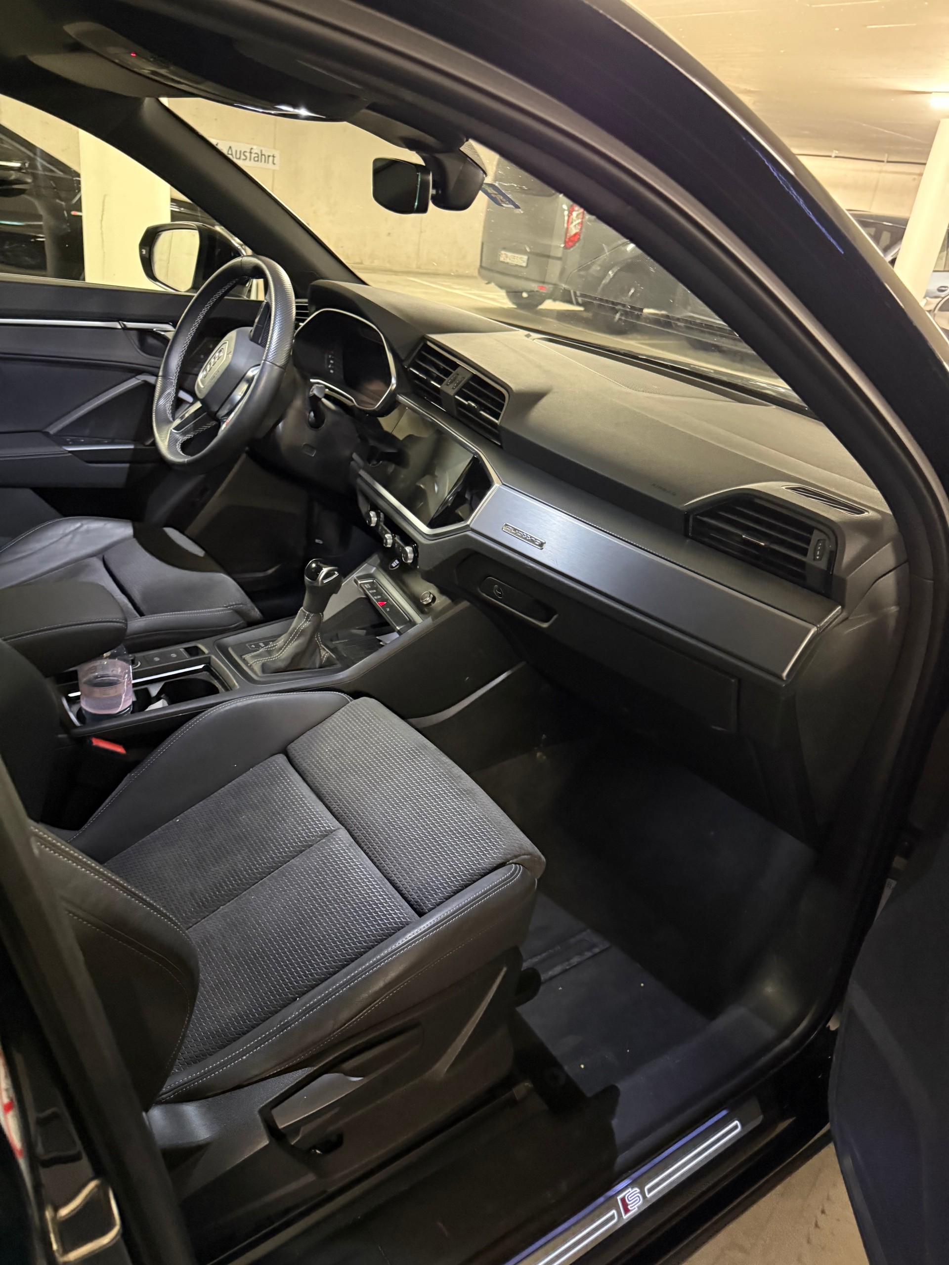 AUDI 2.0 35 TDI Attraction quattro S-Tronic-image-2