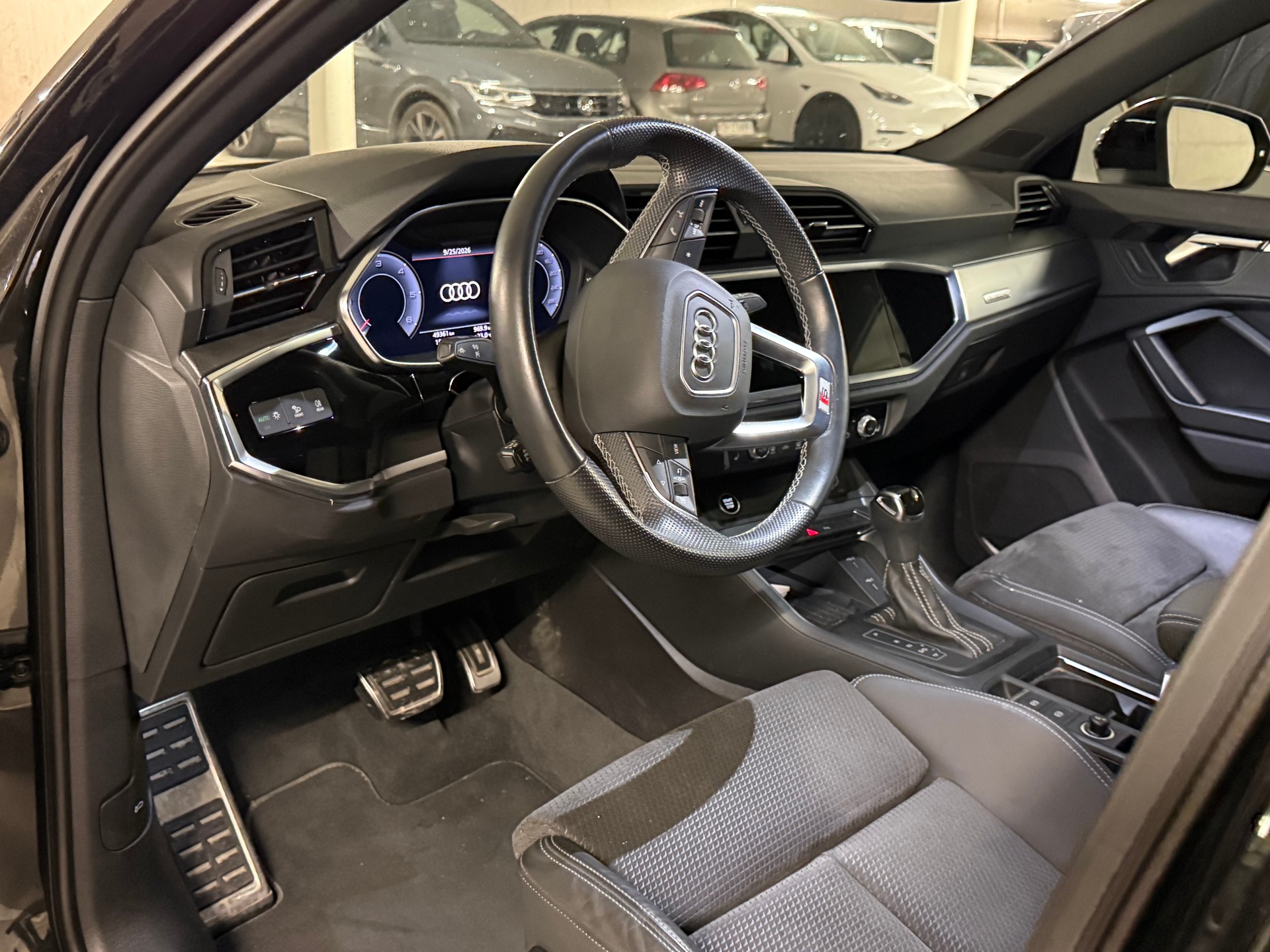 AUDI 2.0 35 TDI Attraction quattro S-Tronic-image-1
