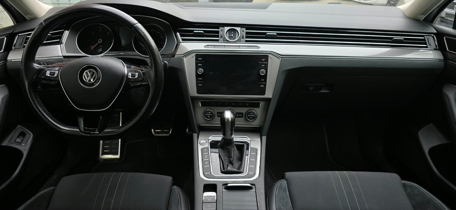 VW Passat Alltrack 2.0 TDI BMT 4Motion DSG-image-8