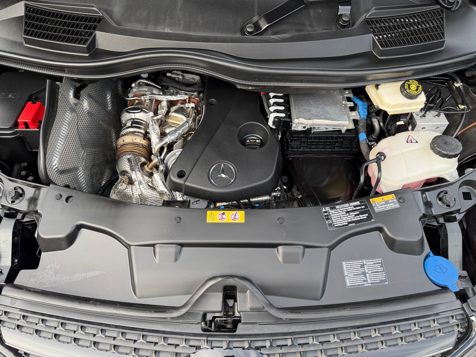 MERCEDES-BENZ V 300 d extralang Avantgarde 4Matic 8-Plätzer-image-19
