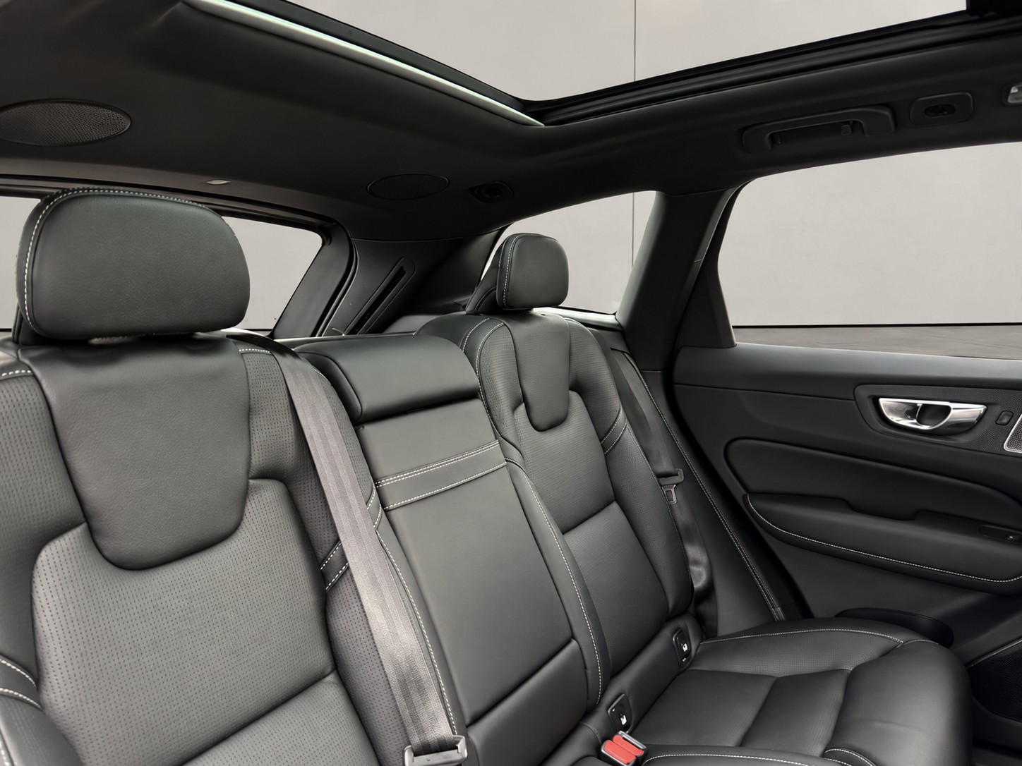 VOLVO 2.0 T8 TE R-Design eAWD-image-4