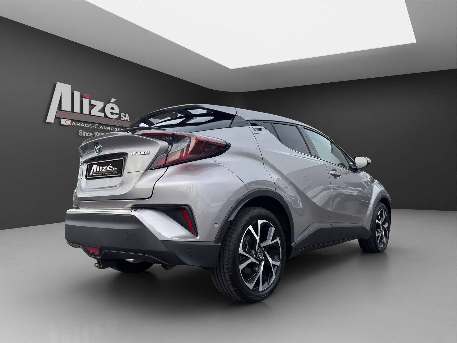 TOYOTA C-HR 1.8 HSD CVT Trend-image-6