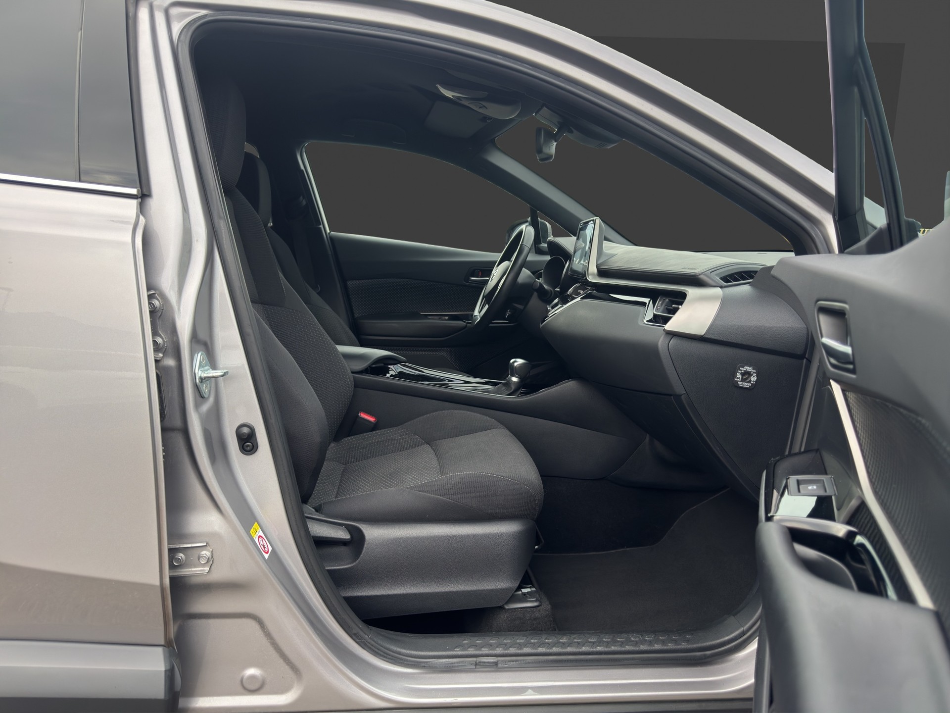 TOYOTA C-HR 1.8 HSD CVT Trend-image-16