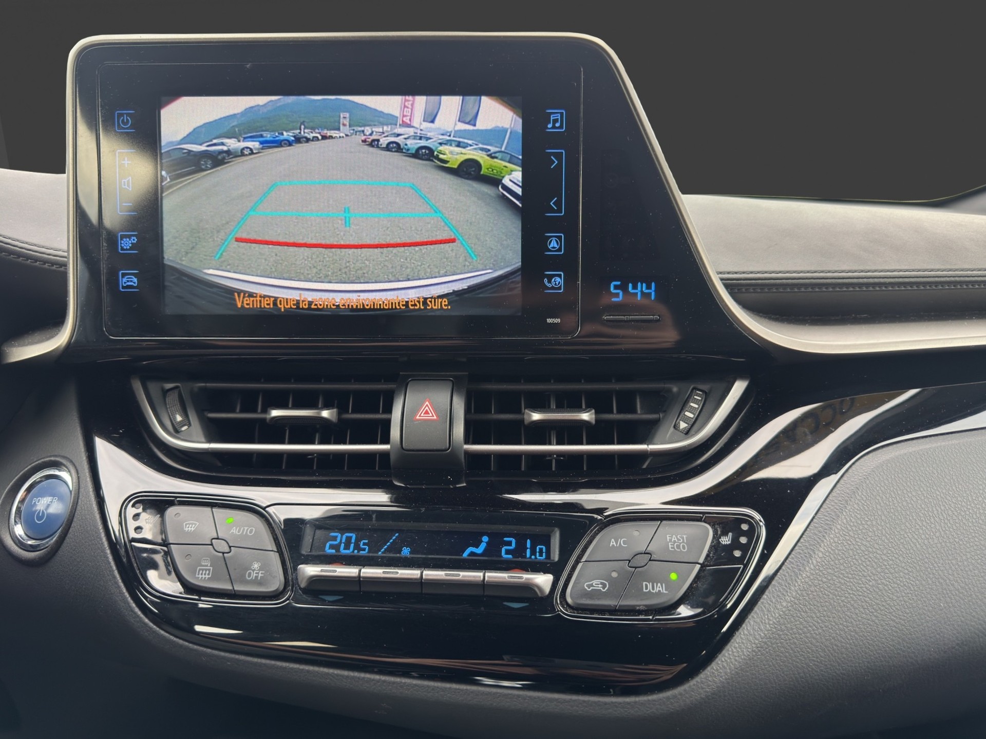 TOYOTA C-HR 1.8 HSD CVT Trend-image-13