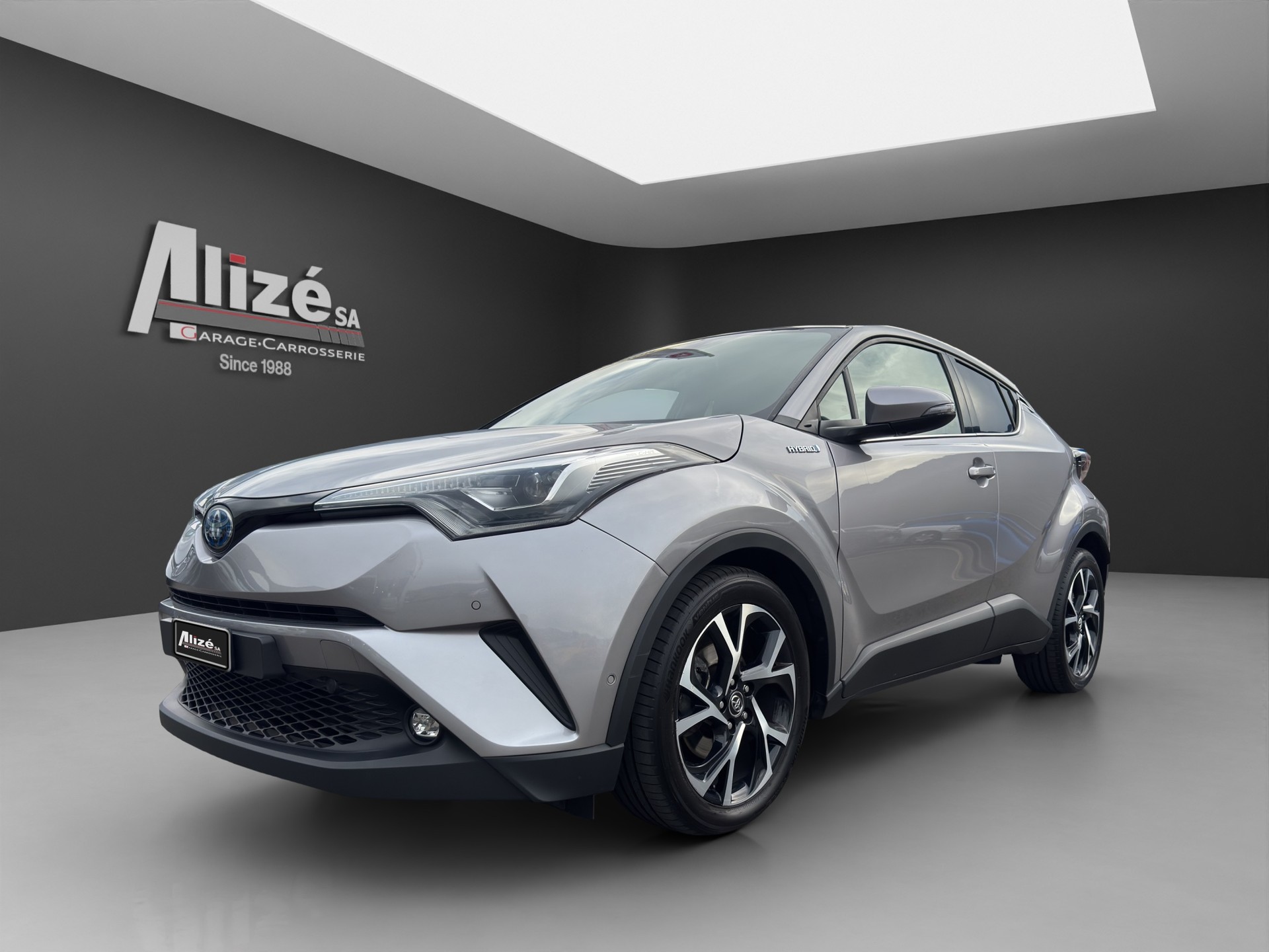 TOYOTA C-HR 1.8 HSD CVT Trend-image-2