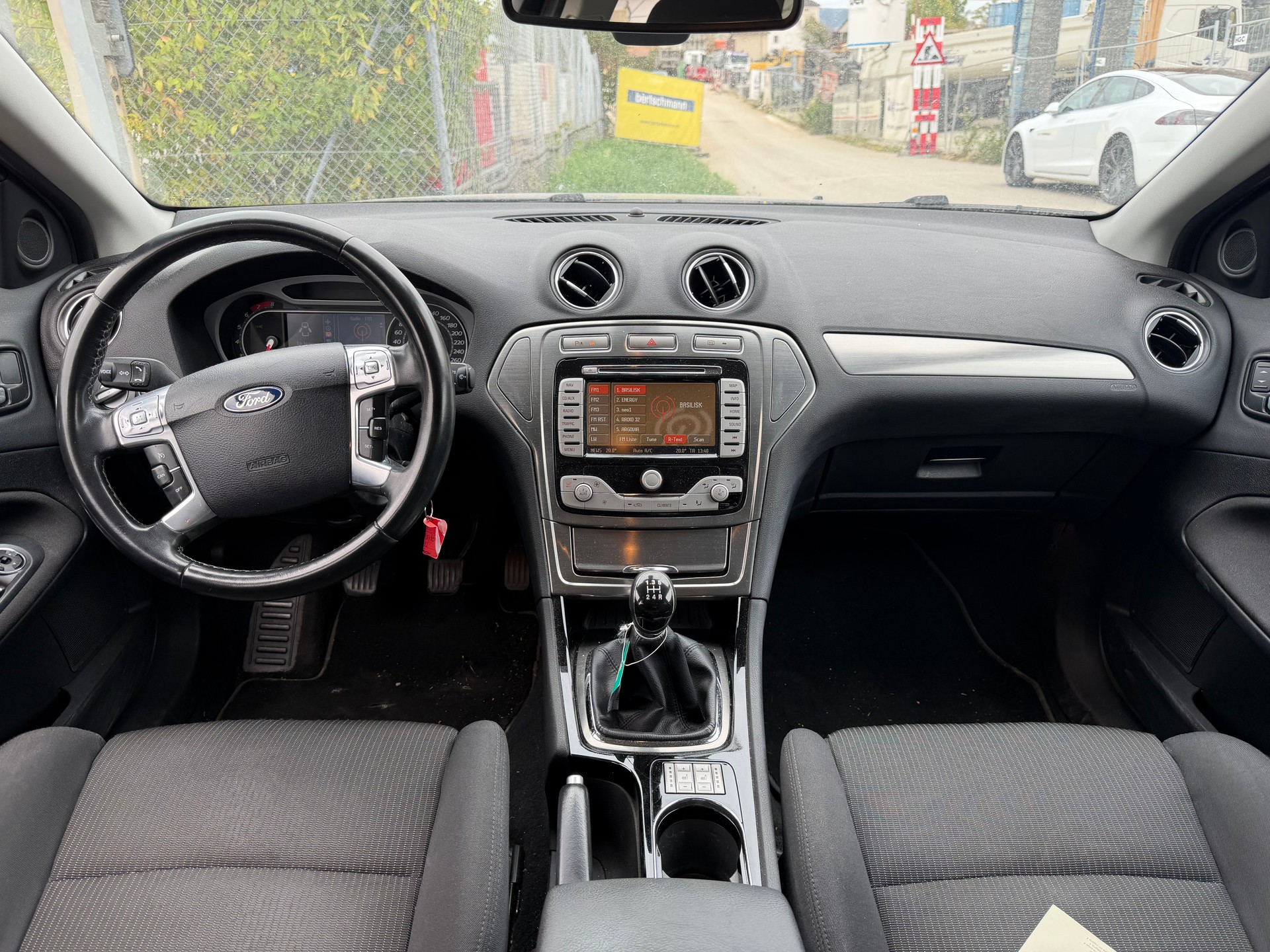 FORD Mondeo 2.0i 16V Carving-image-4