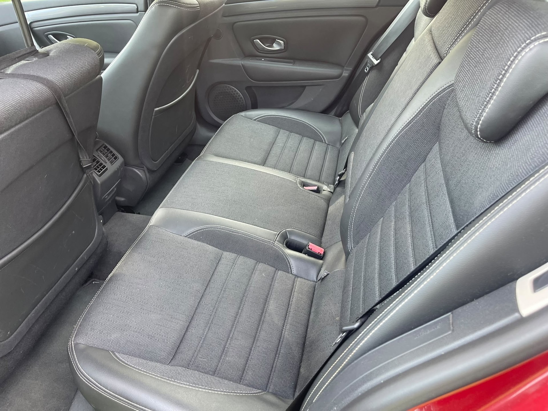 RENAULT Laguna Grandtour 2.0 16V T Dynamique Automatic-image-9