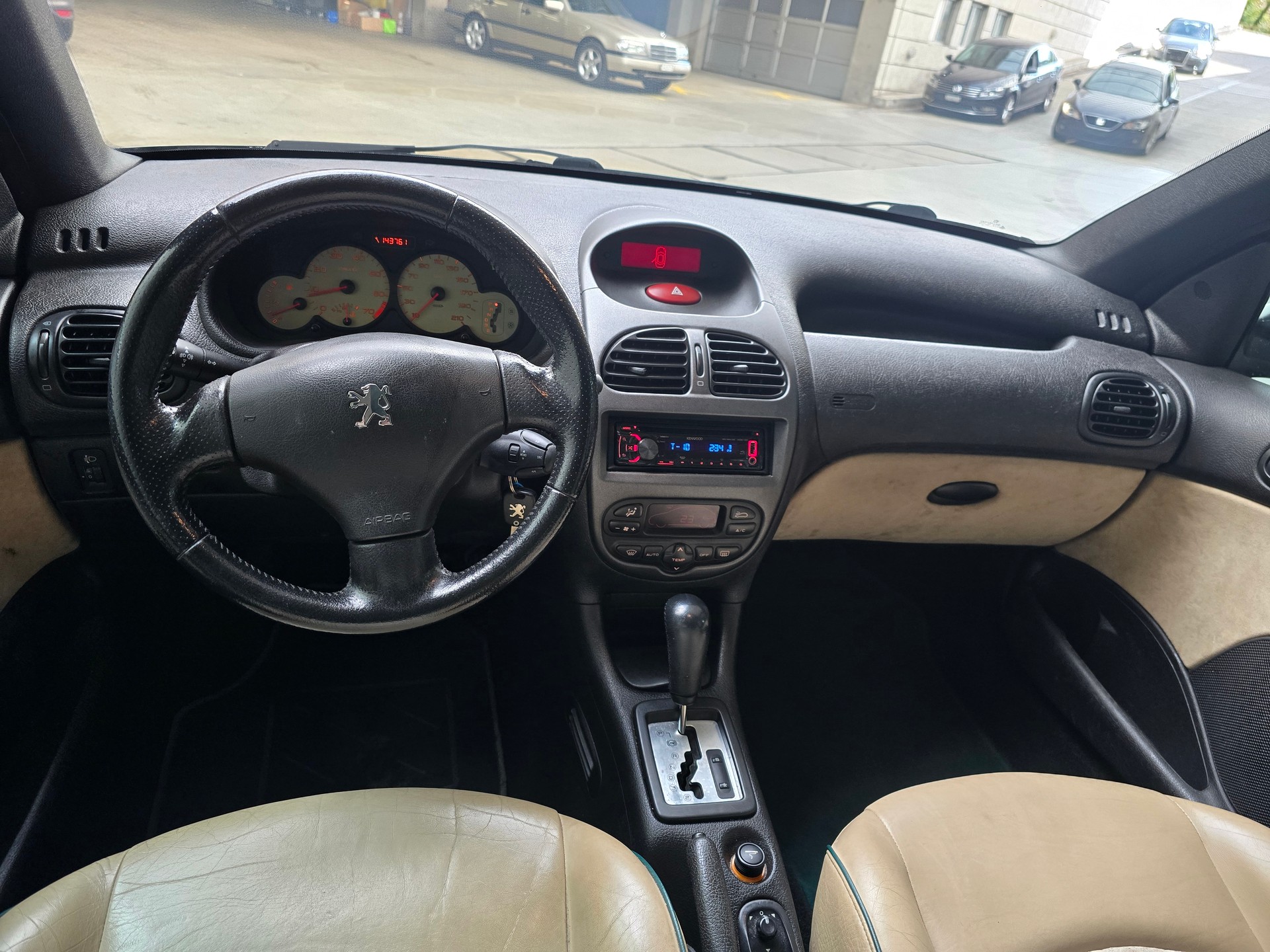 PEUGEOT 206 1.6 16V (XT) Premium-image-4