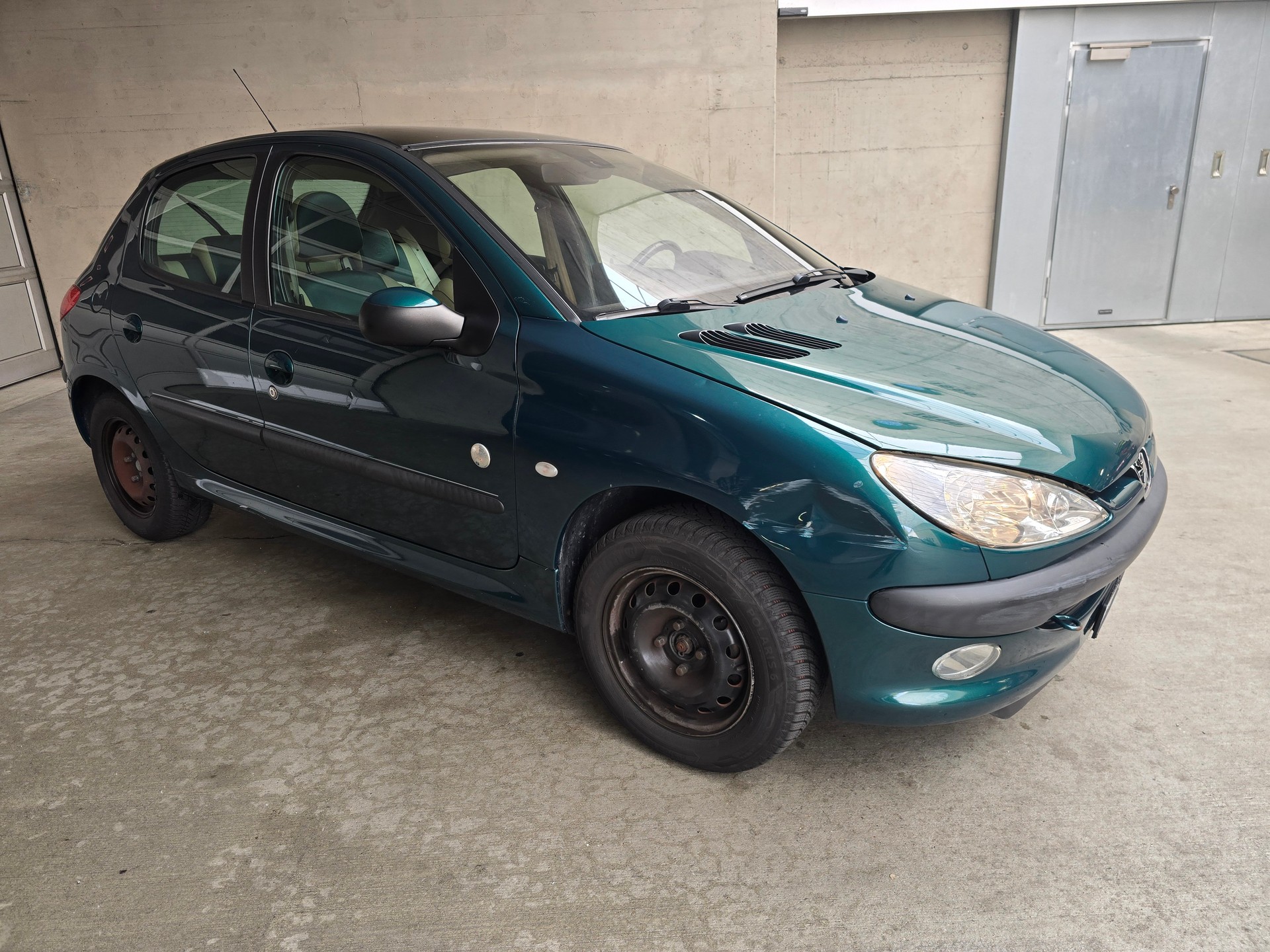PEUGEOT 206 1.6 16V (XT) Premium-image-1
