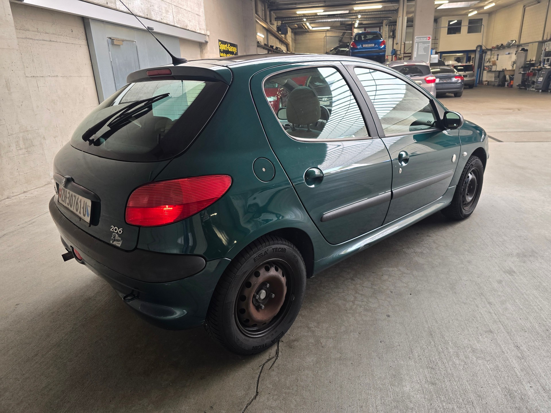 PEUGEOT 206 1.6 16V (XT) Premium-image-2
