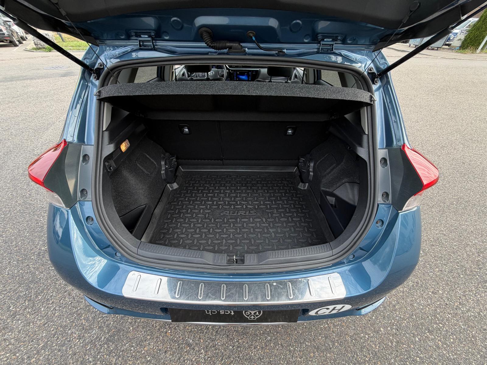 TOYOTA Auris 1.8 HSD Trend e-CVT-image-11