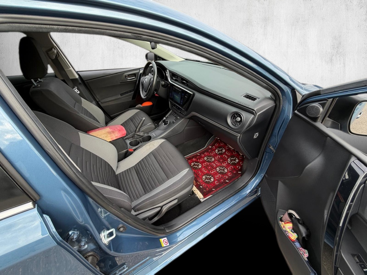 TOYOTA Auris 1.8 HSD Trend e-CVT-image-10