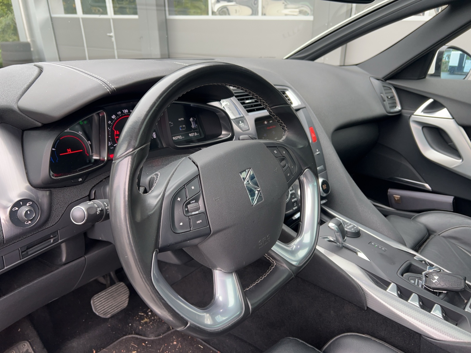 DS AUTOMOBILES DS5 HYbrid4 200 Sport Chic EGS6-image-10