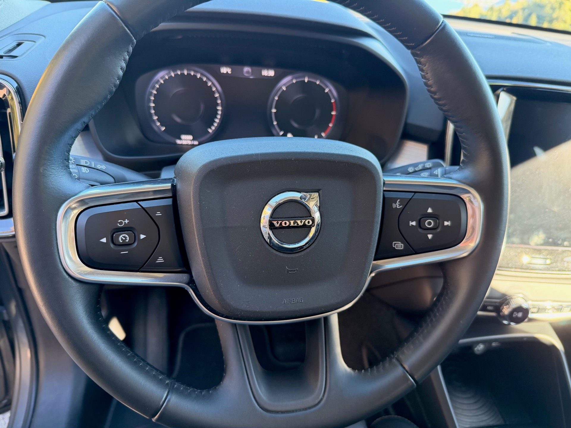 VOLVO 2.0 D4 Momentum AWD-image-3