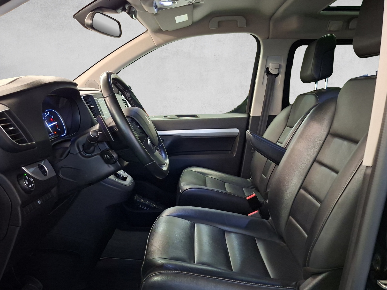 PEUGEOT Traveller Standard 2.0 BlueHDi 180 Allure S/S-image-11
