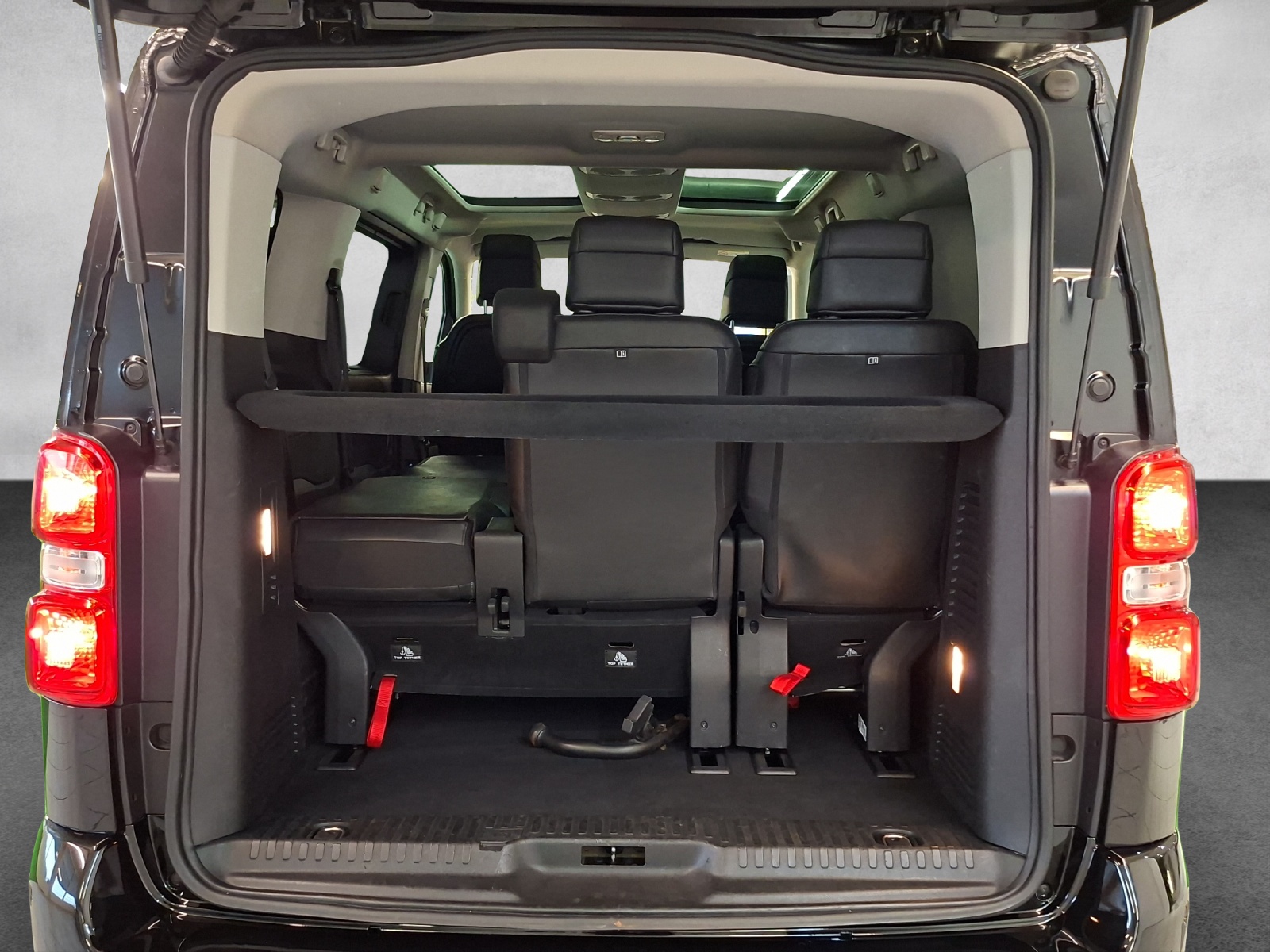 PEUGEOT Traveller Standard 2.0 BlueHDi 180 Allure S/S-image-14