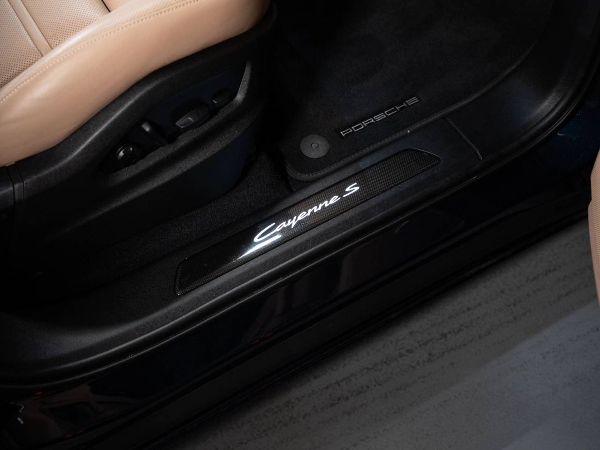 PORSCHE Cayenne S Coupé-image-17