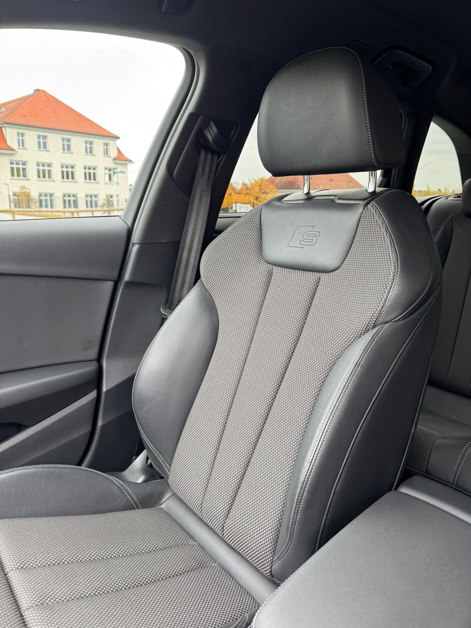 AUDI 2.0 40 TFSI S Line quattro S-Tronic-image-4