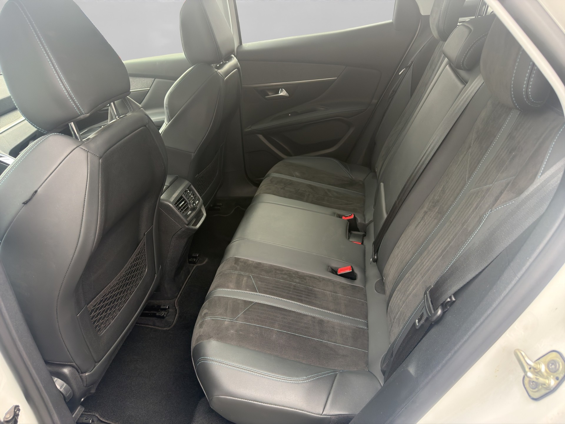 PEUGEOT 3008 1.6 THP Crossway EAT-image-11