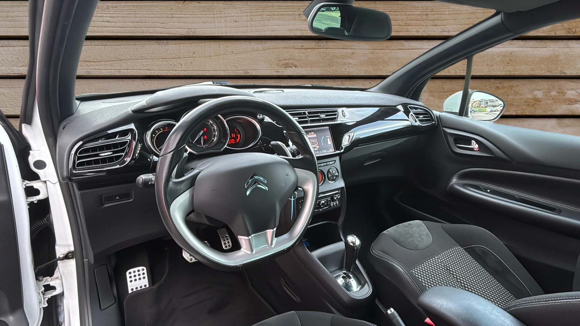 DS AUTOMOBILES DS3 1.4 VTi Chic EGS5-image-6