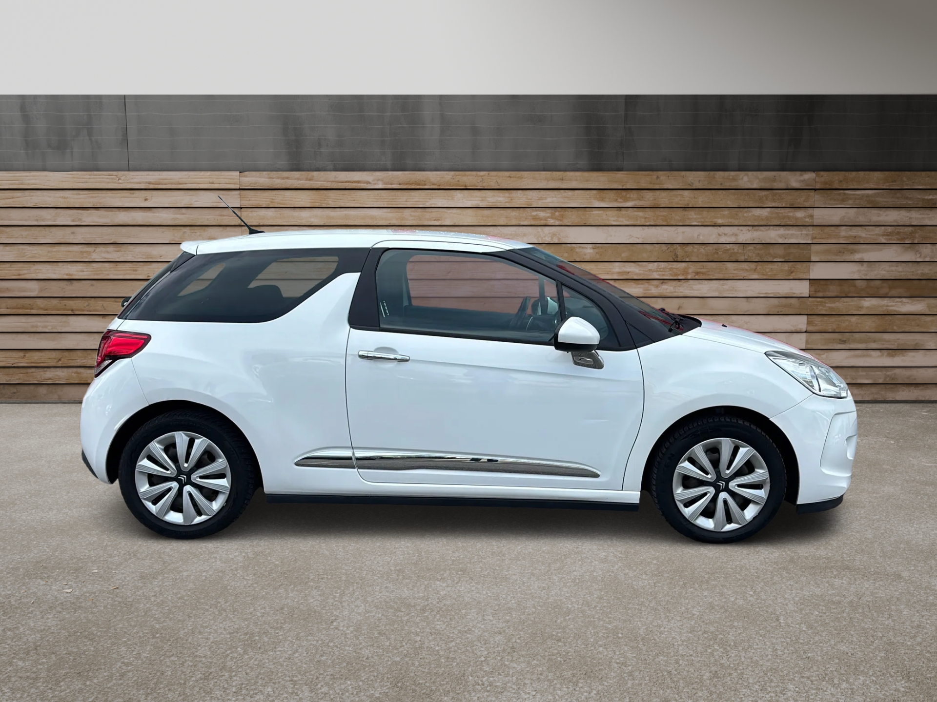 DS AUTOMOBILES DS3 1.4 VTi Chic EGS5-image-2