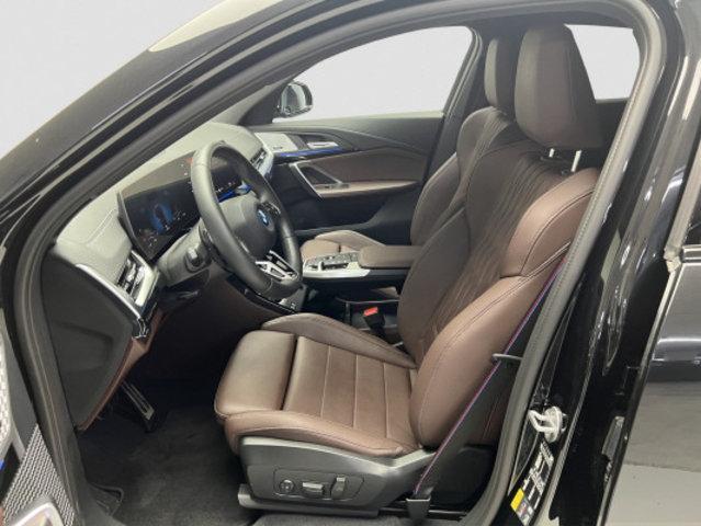 BMW iX2 U10 30 xDrive-image-8