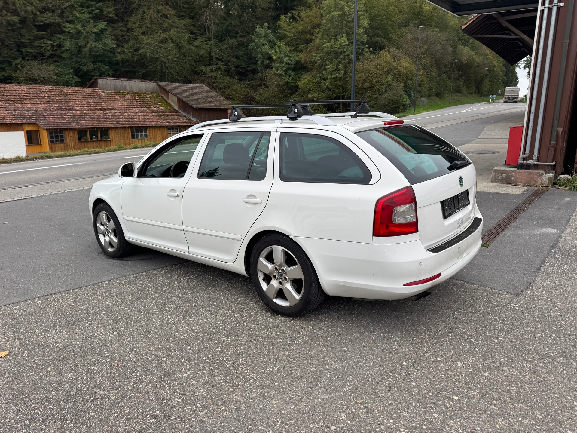 SKODA Octavia Combi 2.0 TDI Swiss Adventure 4x4 DSG-image-2