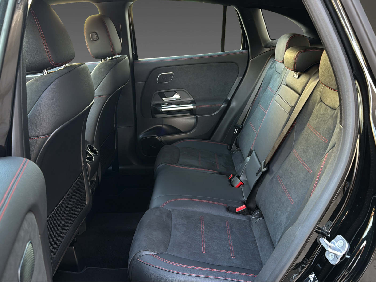 MERCEDES-BENZ GLA 220d 4M Swiss Star-image-10