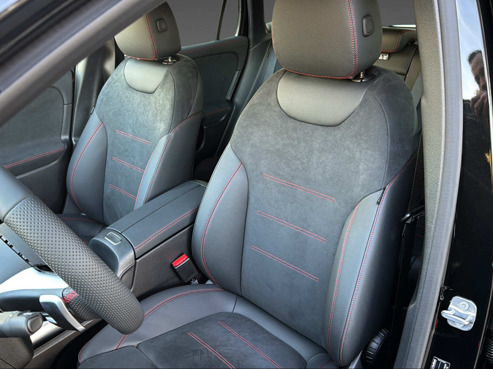 MERCEDES-BENZ GLA 220d 4M Swiss Star-image-9