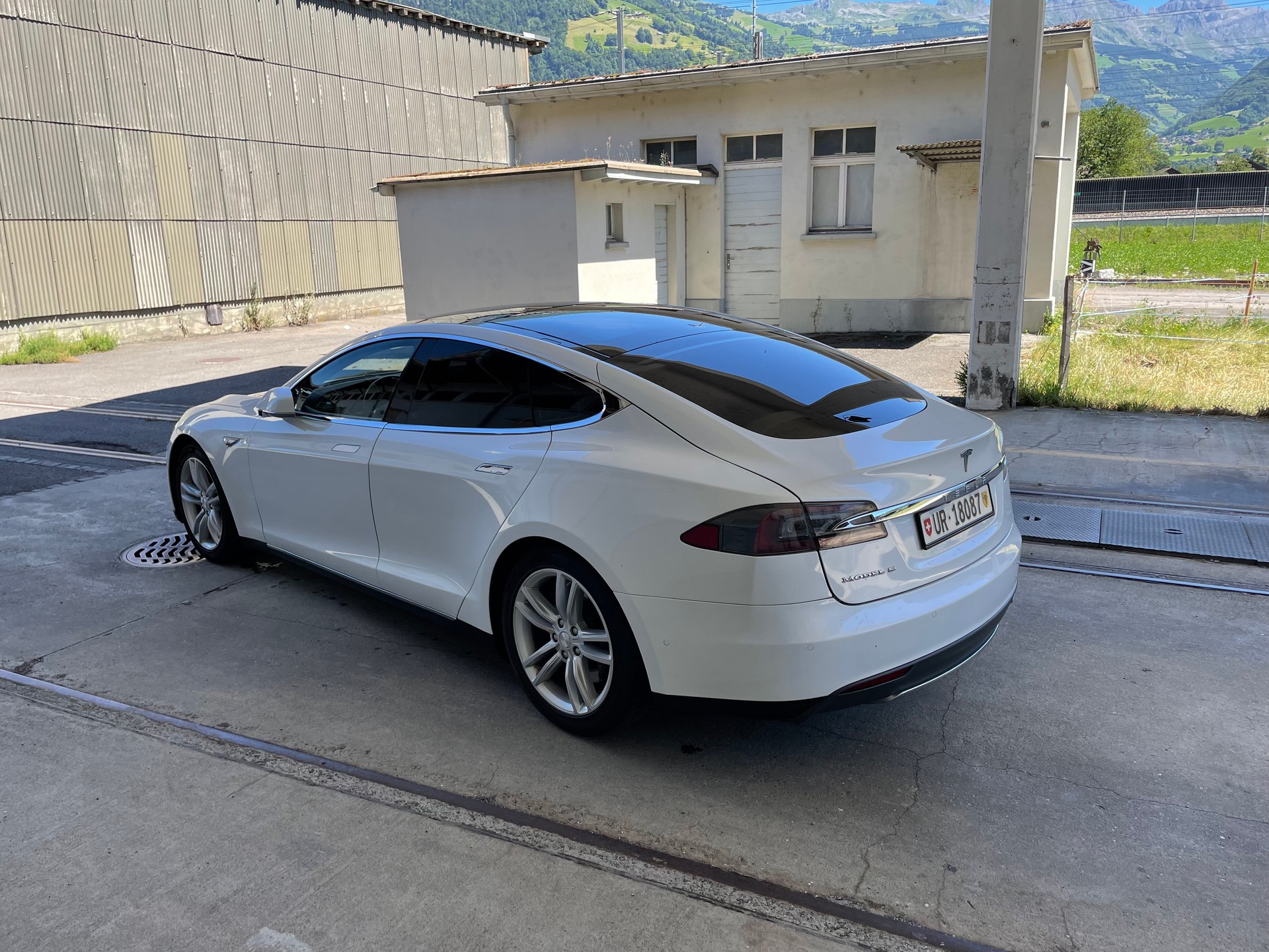 TESLA 85D GRATIS SUPERCHARGER-image-1