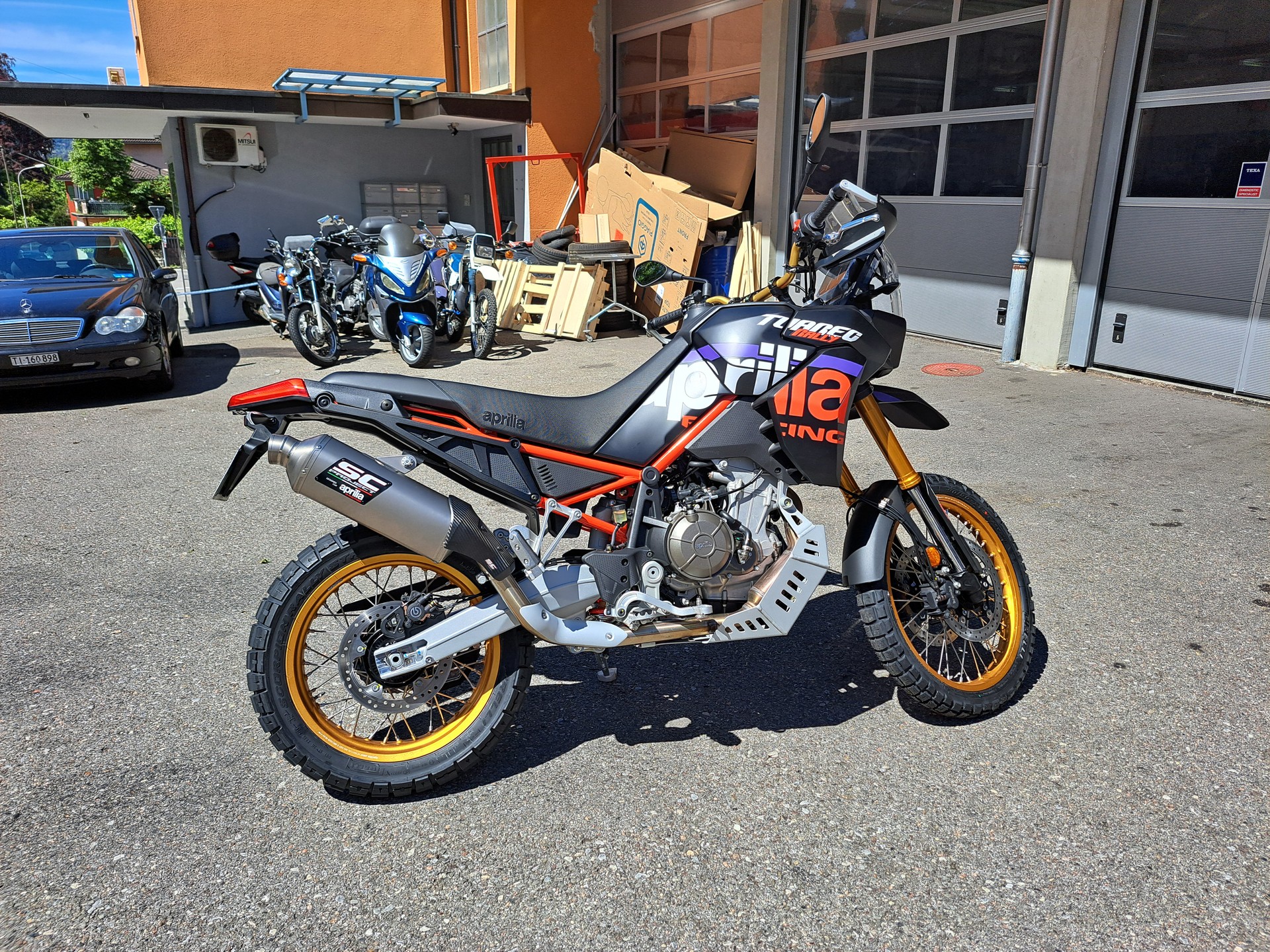 APRILIA Rally-showroom-element-2