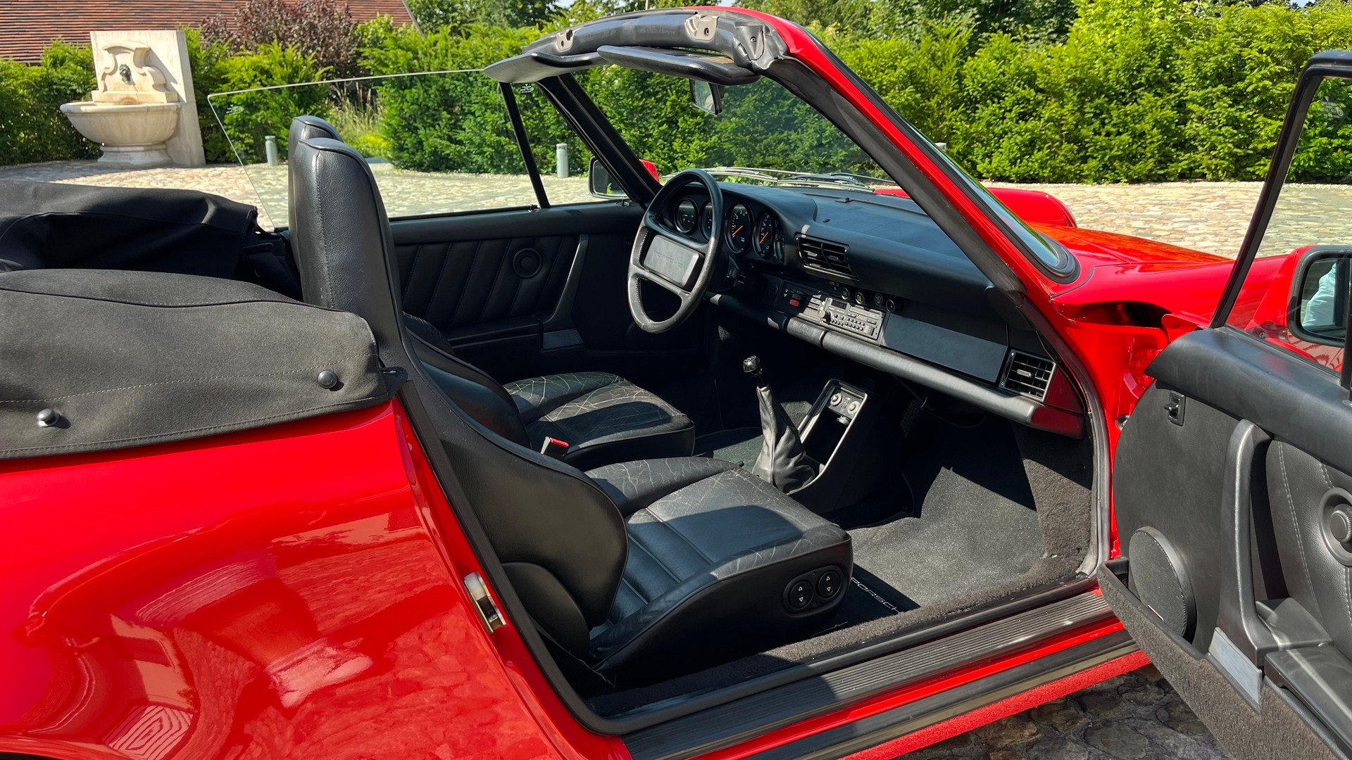 PORSCHE 911 Carrera Cabrio-image-13