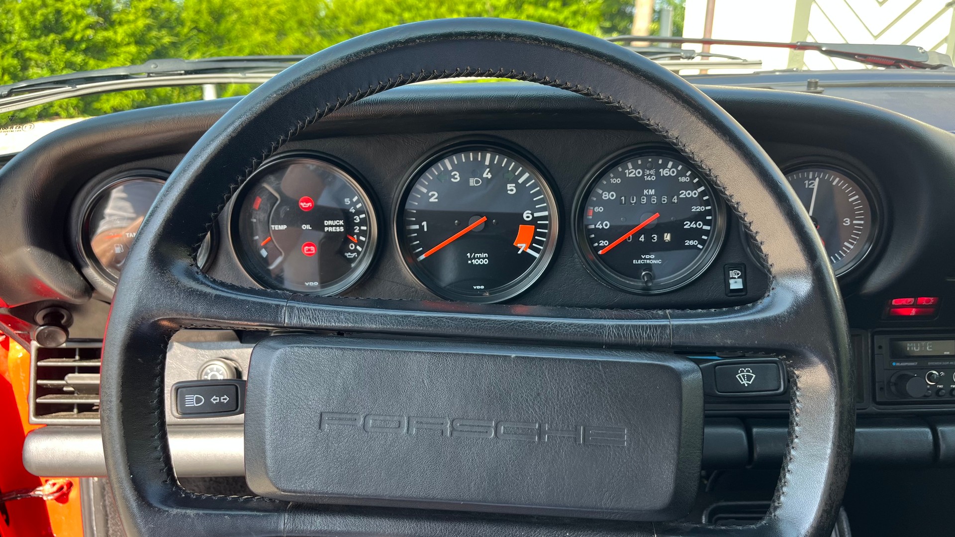 PORSCHE 911 Carrera Cabrio-image-15