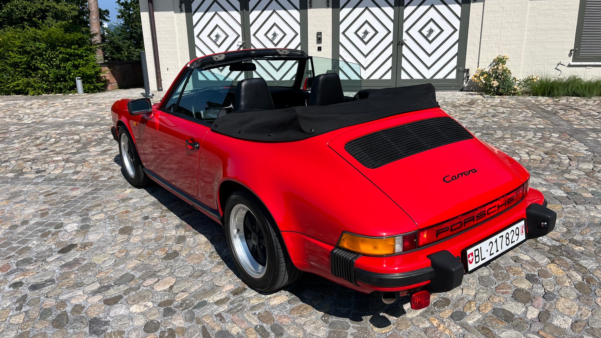 PORSCHE 911 Carrera Cabrio-image-4