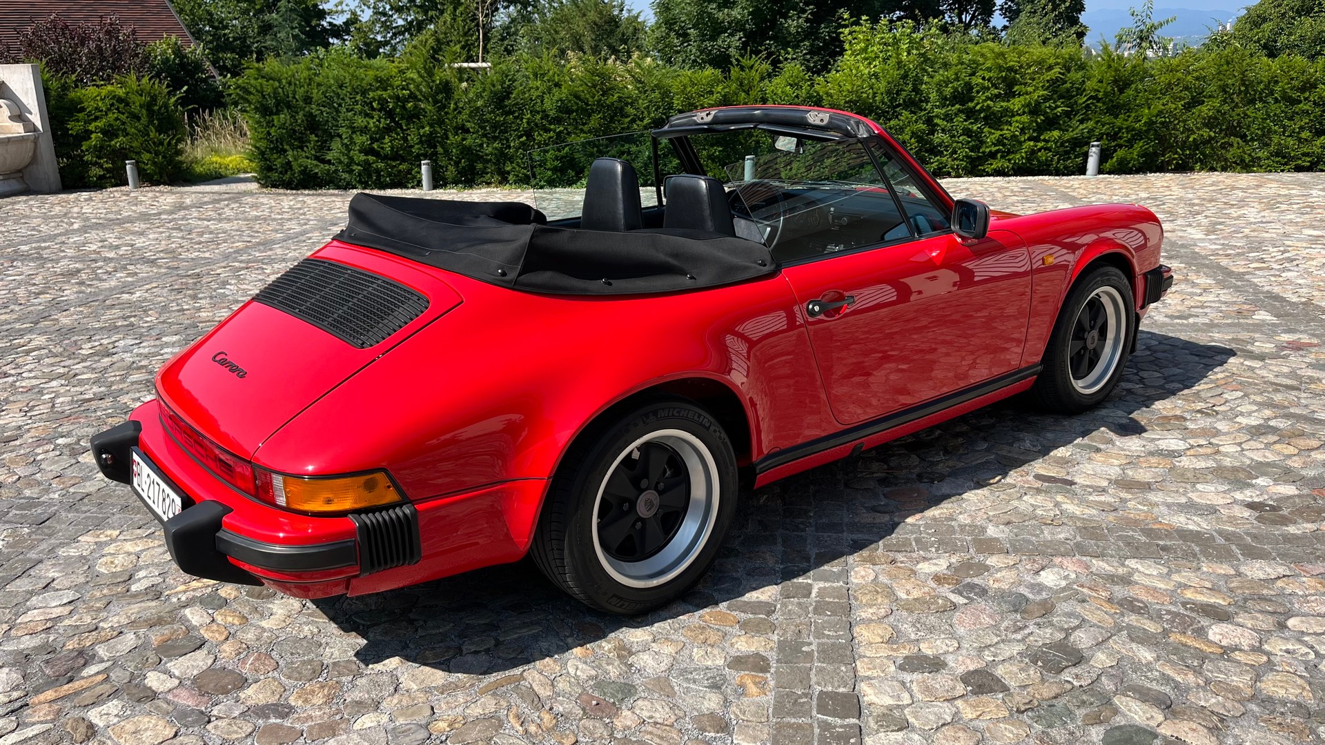 PORSCHE 911 Carrera Cabrio-image-2