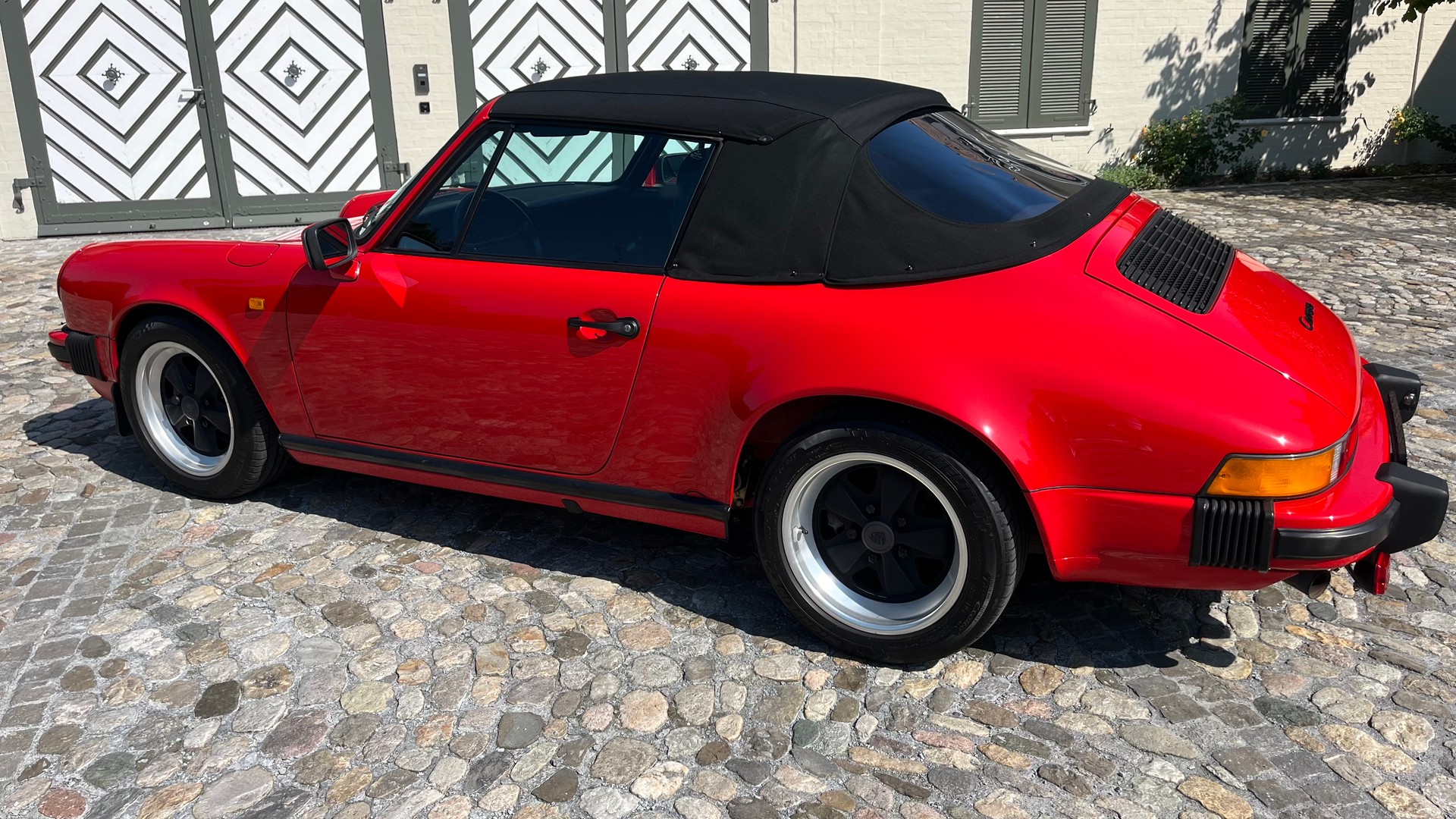 PORSCHE 911 Carrera Cabrio-image-5