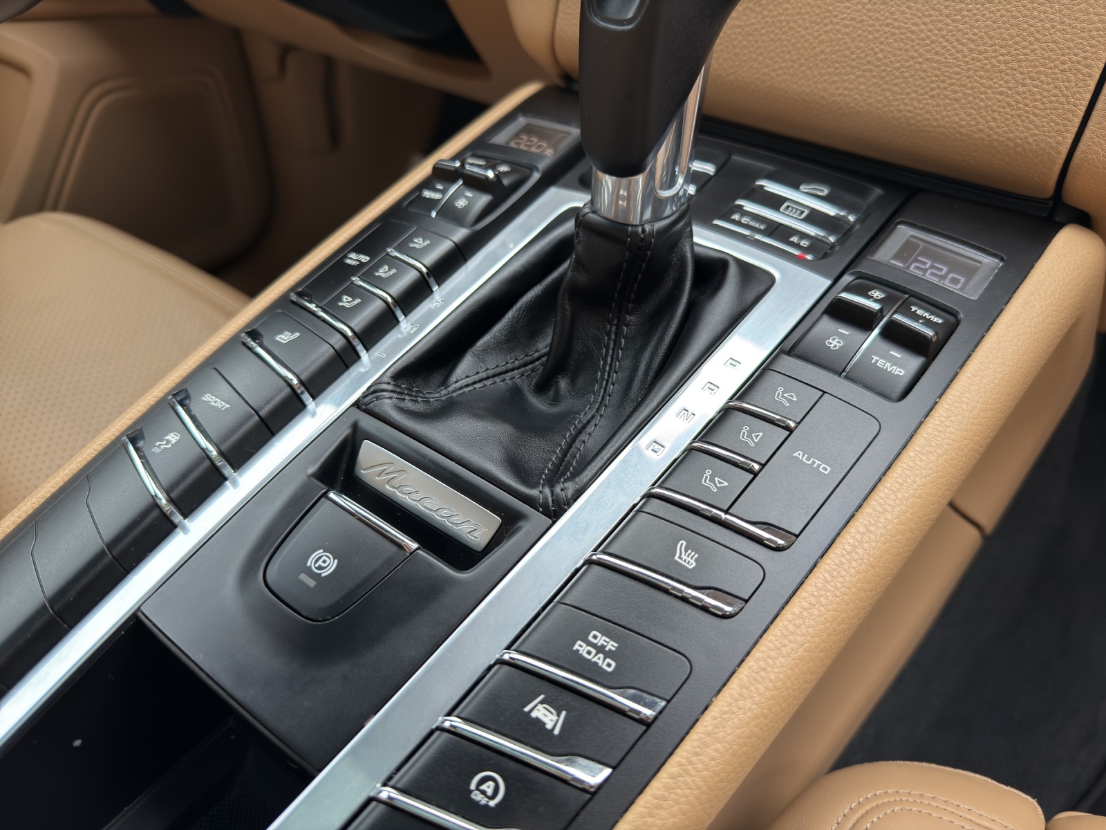 PORSCHE Macan S PDK-image-12
