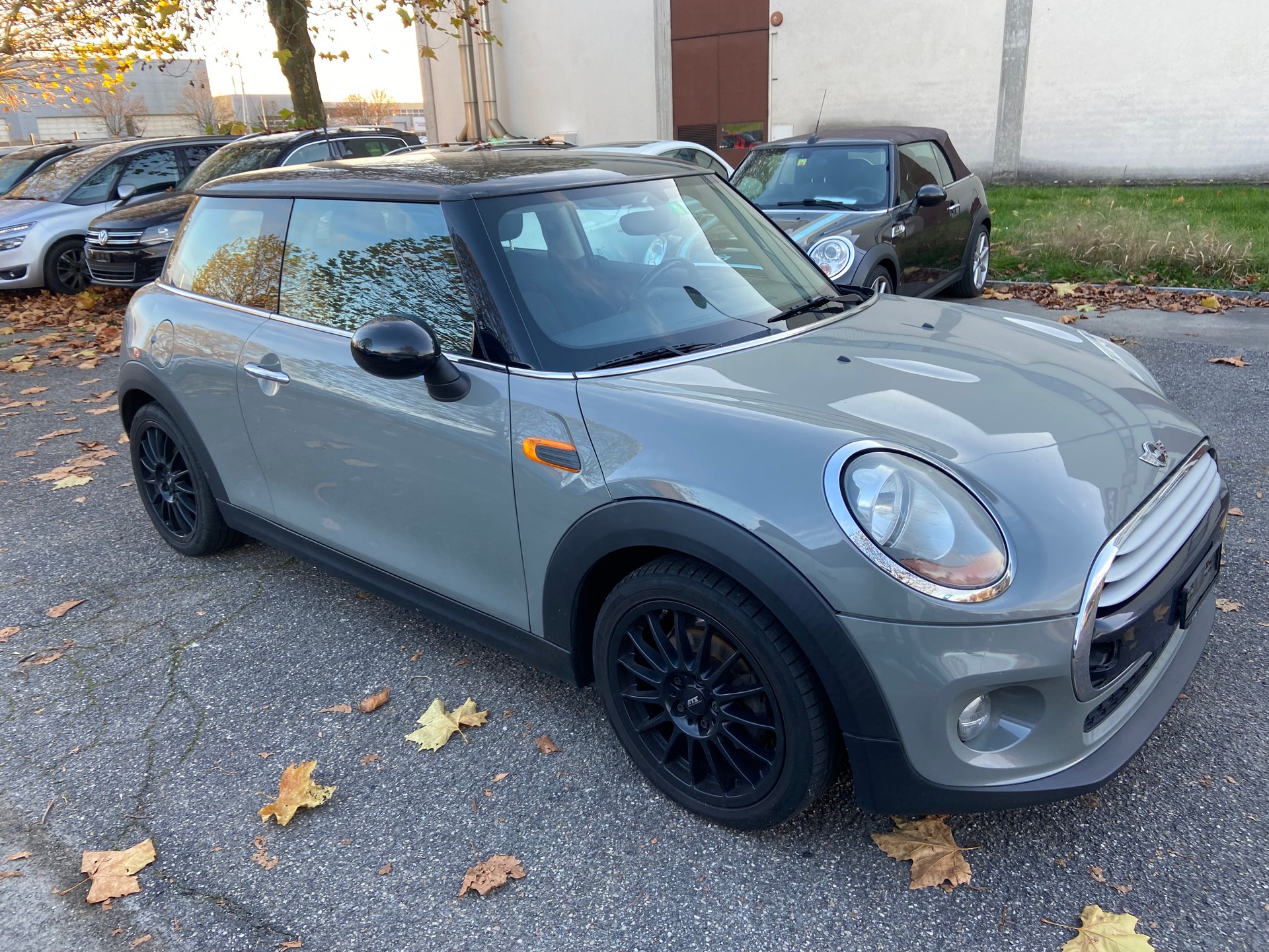 MINI Cooper D-showroom-element-1
