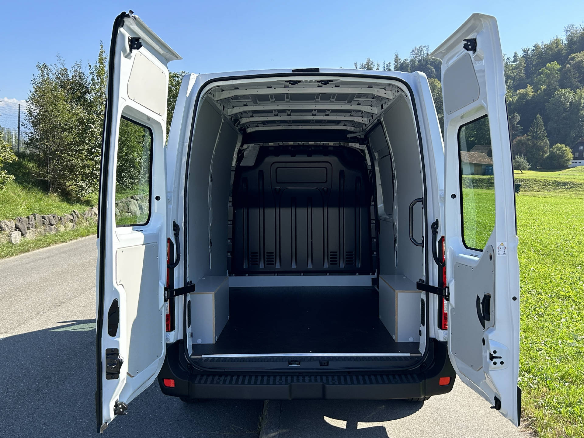 RENAULT Master E-Tech 3.5t EV 52kWh L2H2-image-8