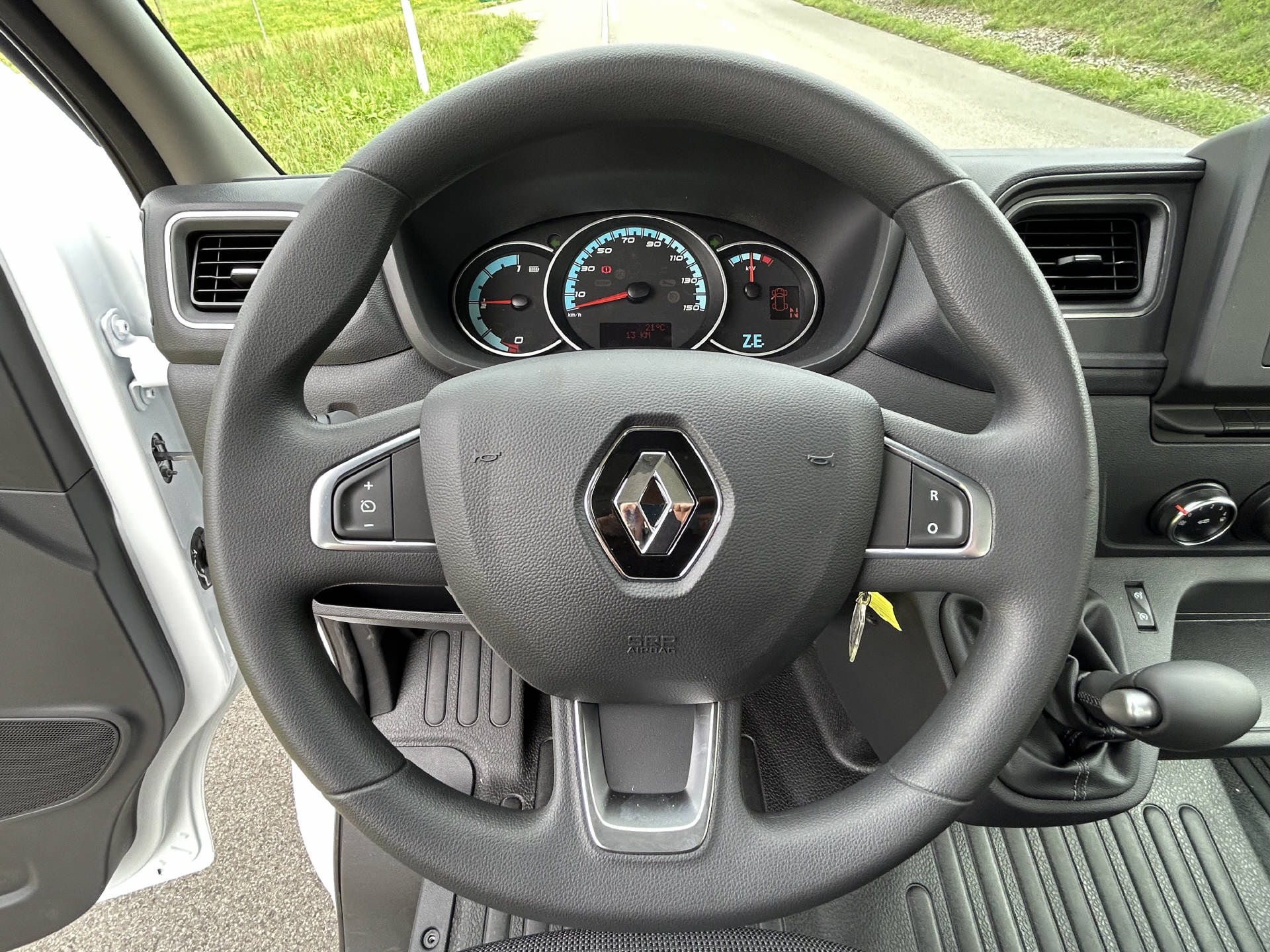 RENAULT Master E-Tech 3.5t EV 52kWh L2H2-image-12