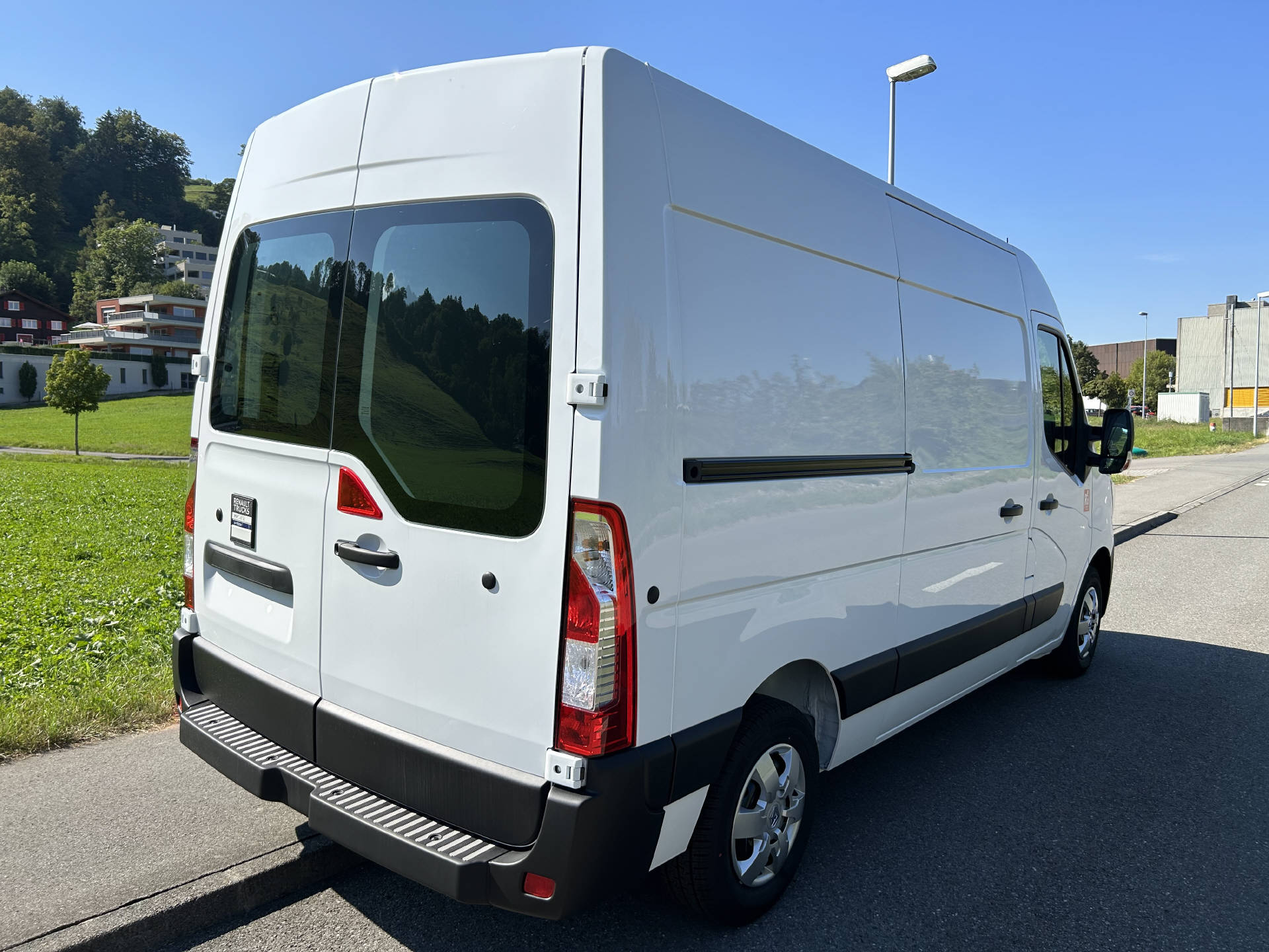 RENAULT Master E-Tech 3.5t EV 52kWh L2H2-showroom-element-3