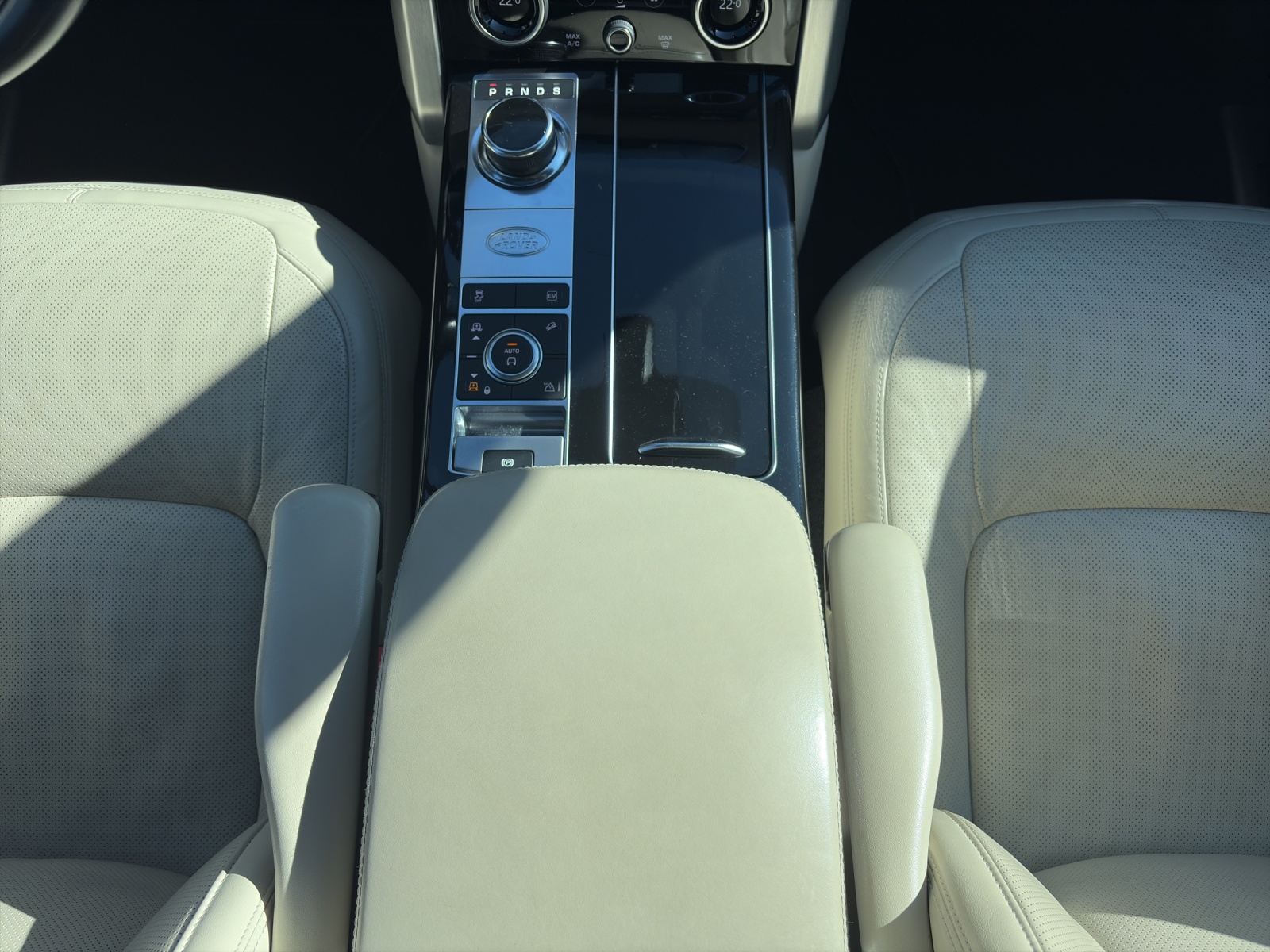 LAND ROVER Range Rover 2.0 Si4 P400e PHEV Vogue Automatic-image-15