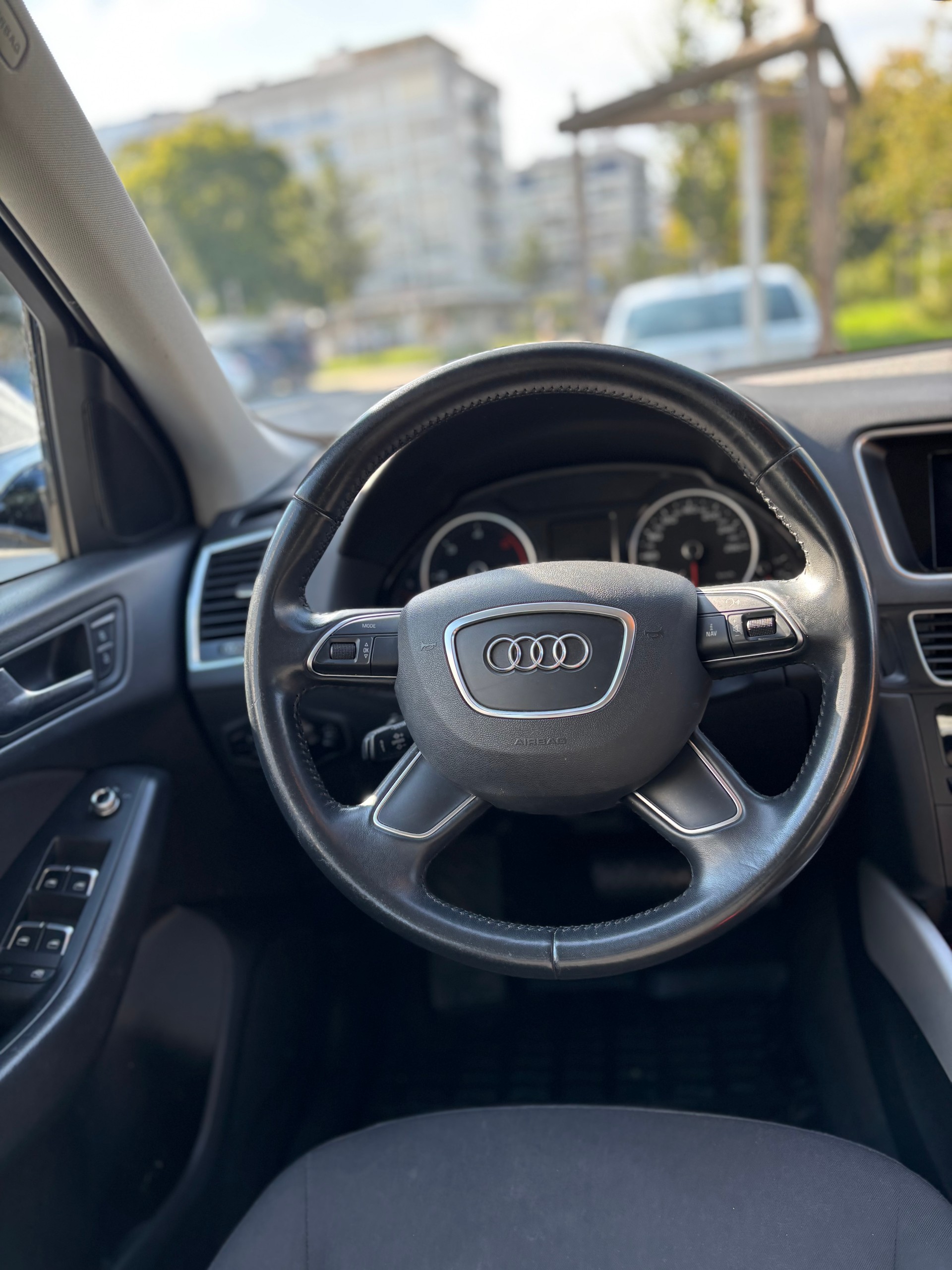 AUDI Q5 2.0 TDI quattro S-tronic-image-5